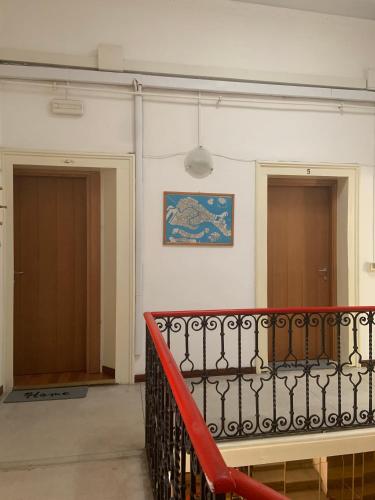a room with two doors and a red railing at Archie's House in Venice