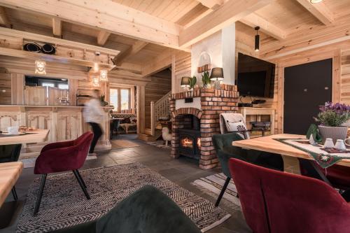 a living room with a fireplace in a log cabin at Stella doro in Zakopane