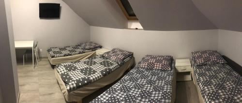 Letto o letti in una camera di Noclegi u Alicji