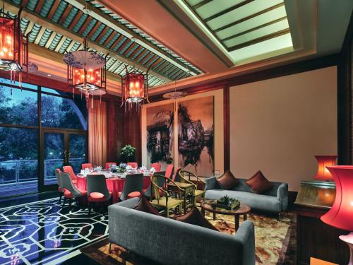 Posezení v ubytování InterContinental Shenzhen by IHG - OCT Metro Station, All Rooms Featuring Balcony from 55 sqm, 10,000 sqm Garden with Beach and Outdoor & Indoor Swimming Pool, Joy Kids Utopia Theme Club