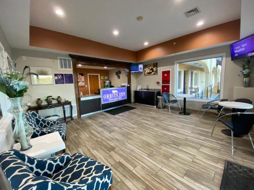 a lobby with couches and a flat screen tv at Orbits Inn in Somerset