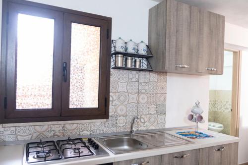 Η κουζίνα ή μικρή κουζίνα στο Sole di Sicilia