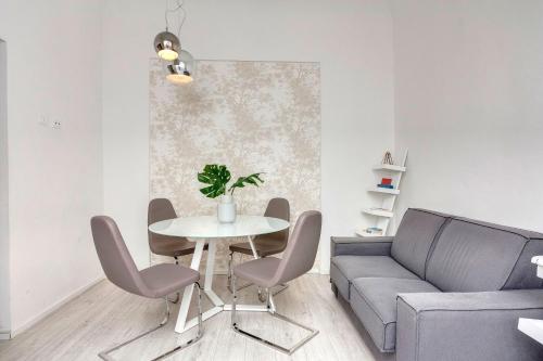 Velluti Apartment by Mamo Florence