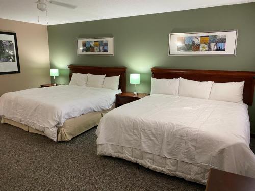 a hotel room with two beds and two lamps at Diamond Motel - Abilene in Abilene