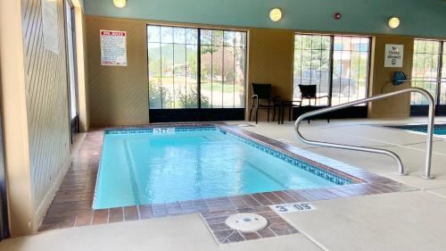 a large swimming pool in a hotel room at Holiday Inn Express Park City by IHG in Park City