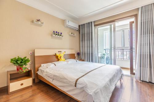 Кровать или кровати в номере 慢拾光公寓