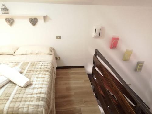 a bedroom with a bed and a wooden floor at La Casetta in Montagna in Pietracamela