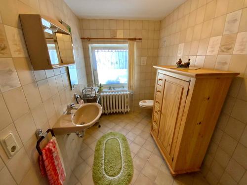 a small bathroom with a sink and a toilet at Ferienwohnung Scheffler 