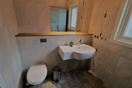 Un baño de RIBO Apartment Aurora