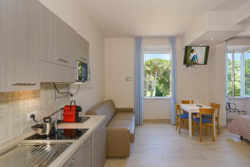 Hotel Sogno tesisinde mutfak veya mini mutfak