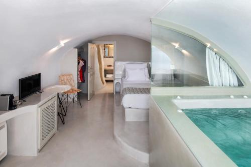 Kaleidoscope Oia Suites
