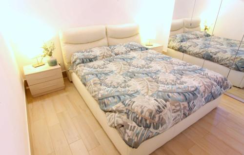 A bed or beds in a room at Casa al Teatro