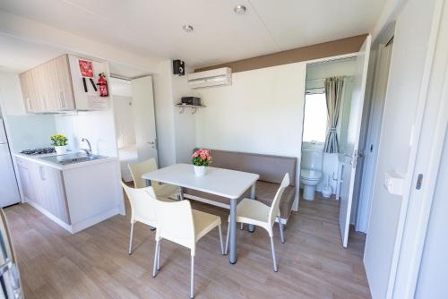 a kitchen and dining room with a table and chairs at Club del Sole Stork Family Collection in Giulianova