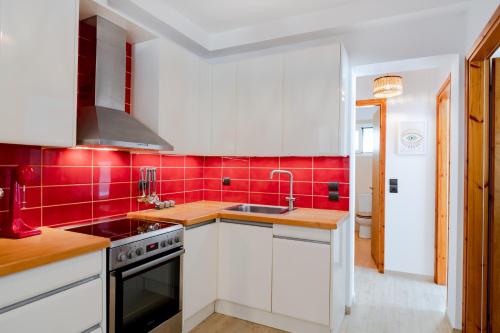 Cucina o angolo cottura di Siora Agiolina Two-Bedroom Private Pool Villa