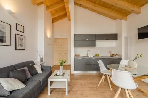 a living room with a couch and a table at Orizzonti d'Anaunia in Tassullo