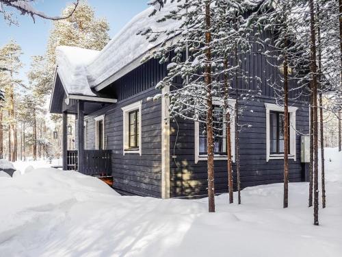 a tiny house in the snow at Holiday Home Hoviranta by Interhome in Veskoniemi