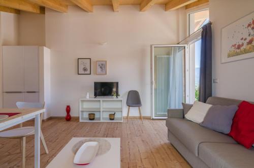 a living room with a couch and a table at Orizzonti d'Anaunia in Tassullo