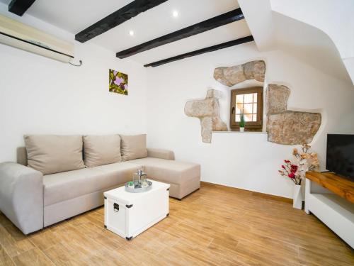Apartment Ema-1 by Interhome
