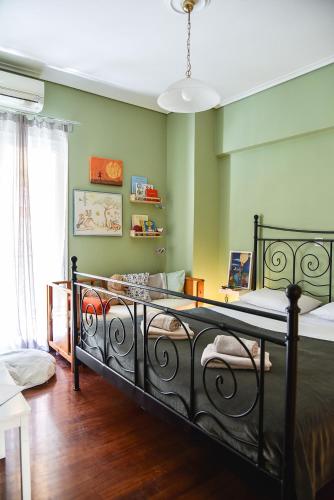 Postel nebo postele na pokoji v ubytování Homie Apartment next to Acropolis