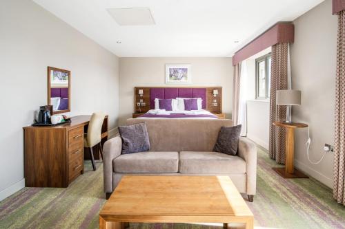 Cama o camas de una habitación en Cotswolds Hotel & Spa