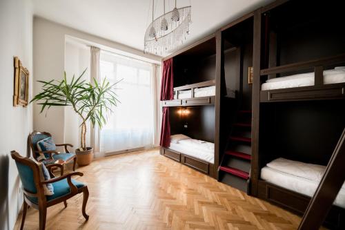 Krevet ili kreveti na sprat u jedinici u okviru objekta Vienna Boutique - Premium Hostel