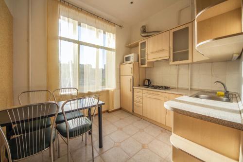 Küche/Küchenzeile in der Unterkunft DayFlat Apartments Khreschatyk