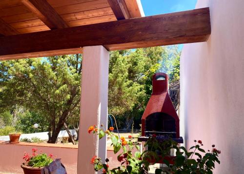 a bird feeder sitting on the side of a window at Guest House Pimpioxelli Tonnare in Carloforte
