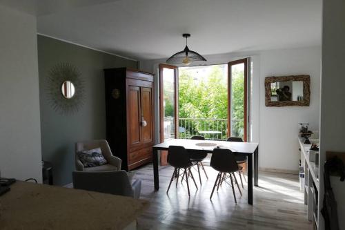 a living room with a dining room table and chairs at BEACH-CITY 3 PIECES in Saint-Raphaël