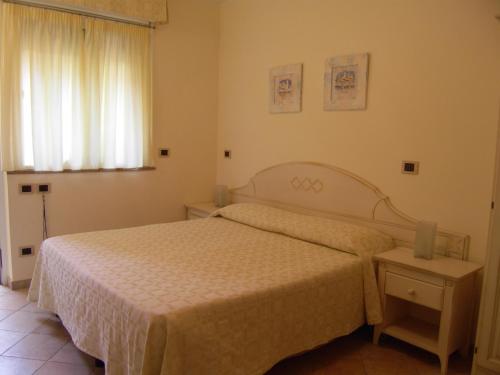 a bedroom with a bed and a window at Residence Panama in Alassio