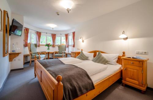 Ένα ή περισσότερα κρεβάτια σε δωμάτιο στο Berghotel Sudelfeld