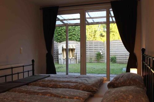 Un pat sau paturi într-o cameră la Ferienwohnung Roggenbach