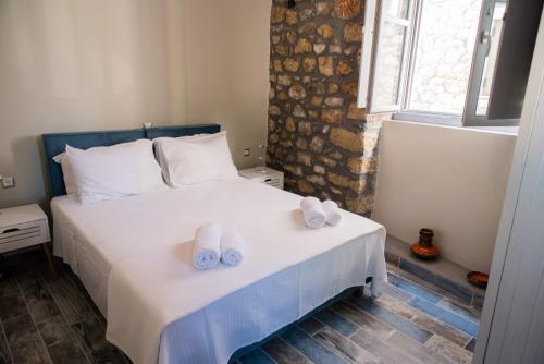 A bed or beds in a room at Nikolas place
