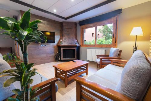 a living room with a couch and a fireplace at Hotel Cinca in Escalona