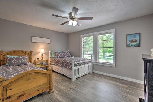 Afbeelding uit fotogalerij van Quaint Home with Deck and Grill - Mins to Lake Fork! in Emory