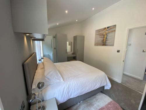Fox Lodge at Owlet Hideaway - with Hot Tub, Near York photo 27