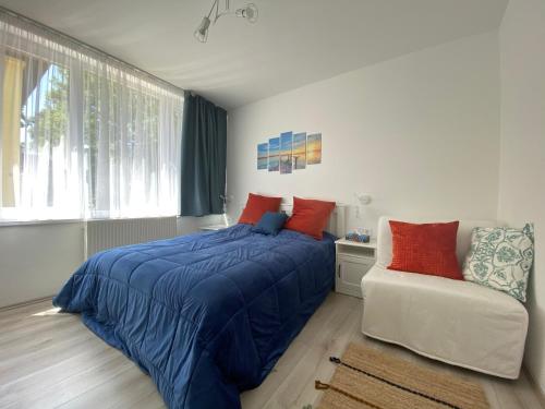 Giường trong phòng chung tại Spirit Homes Apartments