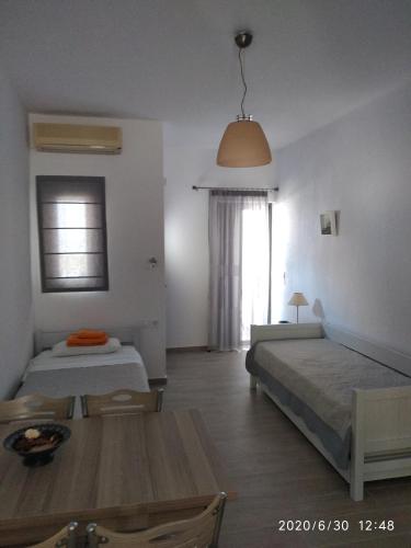 a bedroom with two beds and a window at Meltemi in Vourkarion