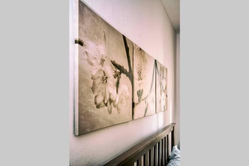 a room with flowers on the wall at Casa Letizia in Ponsacco