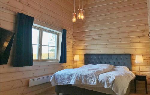 a bedroom with a bed in a wooden wall at Gorgeous Home In Vemdalen With Sauna in Vemdalen