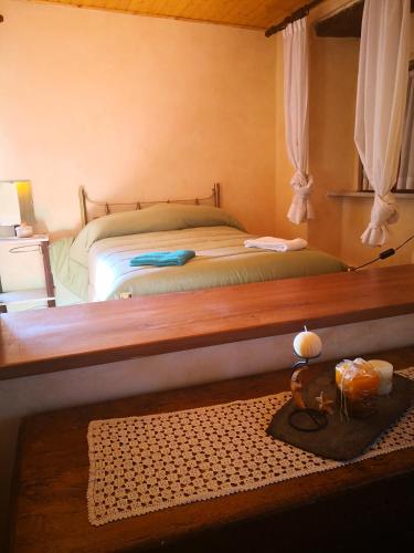 a bedroom with a large wooden bed with a table at La Giuncaia in Pieve Santo Stefano