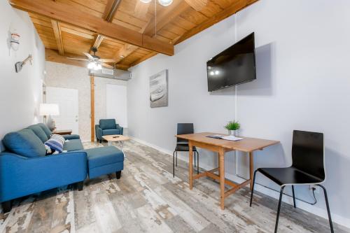 a living room with a blue couch and a table at Darien Dockside Inn in Darien