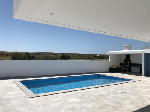 The swimming pool at or close to Villa do Barrudo