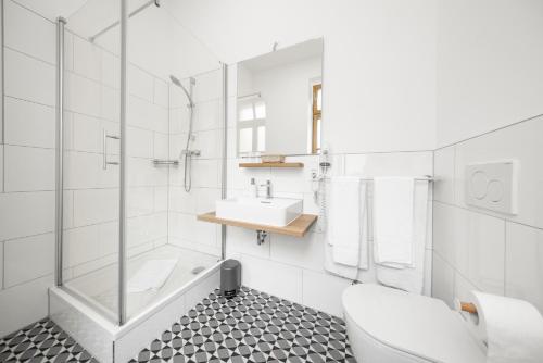 a bathroom with a shower sink and a toilet at Hotel Am Markt in Munich