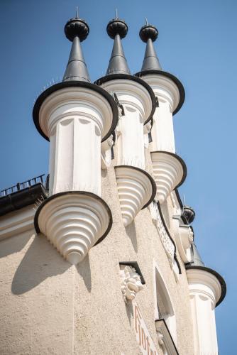 a building with four bells on the side of it at Hotel Am Markt in Munich
