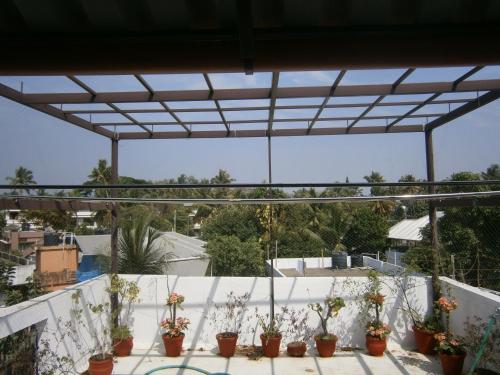 Taman di luar i - One's Home Stay