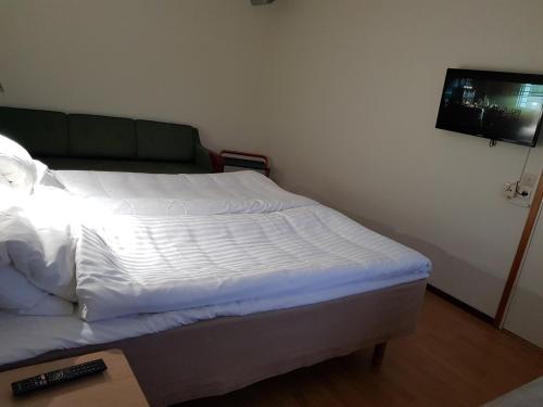 Säng eller sängar i ett rum på Björnforsens Turist & Konferenshotell, Nära Husum, Örnsköldsvik
