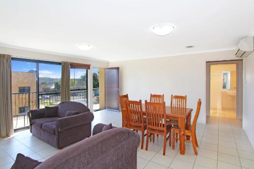 Ruang duduk di Amberoo Apartments Tamworth