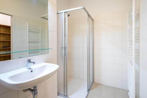 Bilik mandi di FeelGood Apartments SmartLiving | contactless check-in