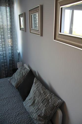 En eller flere senger på et rom på SMOLNA TOWER exclusive
