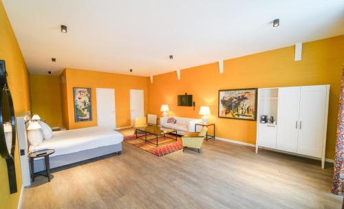 a bedroom with a bed and a couch and a table at Fletcher Hotel-Restaurant De Oude Gevangenis-Alkmaar in Alkmaar